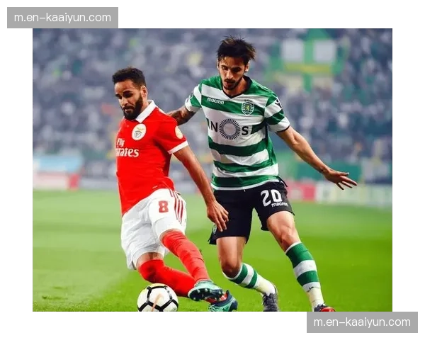 阿罗卡双后腰拦截薄弱，面对传控压迫时中场易失势